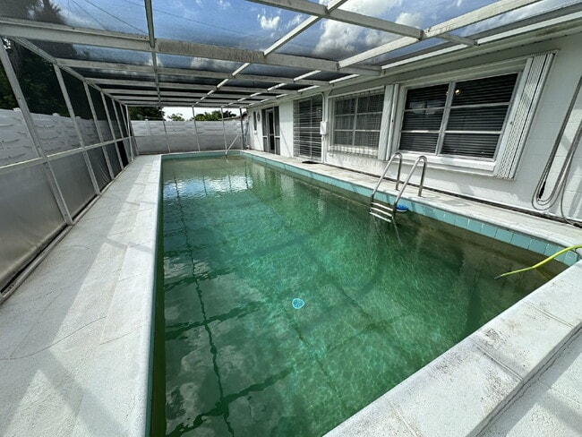 Building Photo - "Charming 3-Bed, 2-Bath in North Port!"