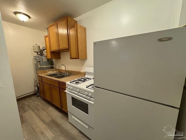 Building Photo - 205 Holmes Dr