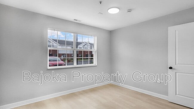 Building Photo - 4434 Trumbull St
