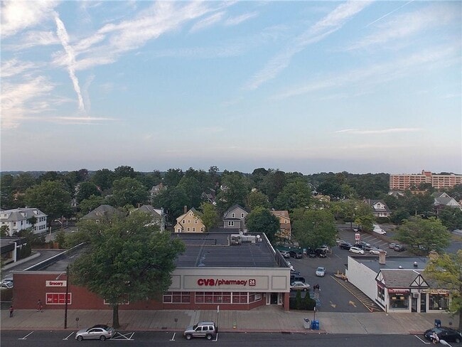 Building Photo - 300 Mamaroneck Ave