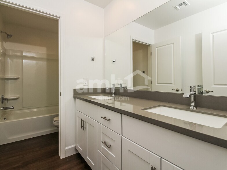 Building Photo - 6135 W Calle Bilboa