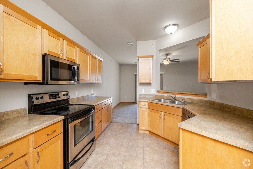 2BR, 2BA - 1,380SF - Kitchen - Prairie Stone Commons
