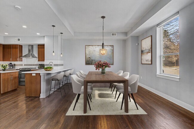 Building Photo - Congress Park High Rise Living! Huge Main Floor 2 Bed 2 Bath