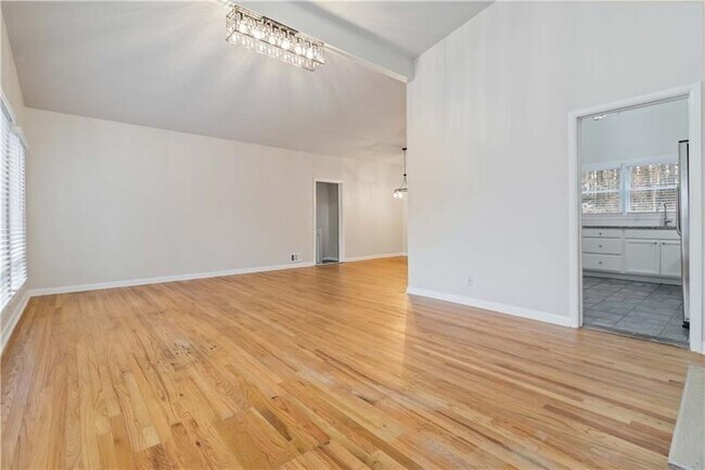 Building Photo - 3035 McLendon Cir NW