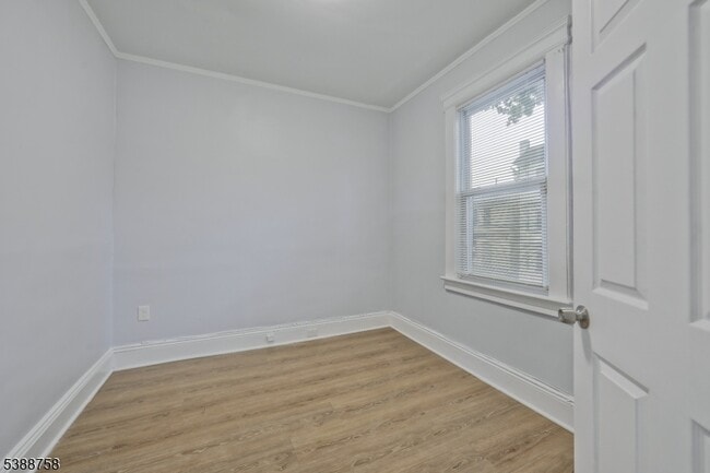 Building Photo - 26 Montrose Terrace