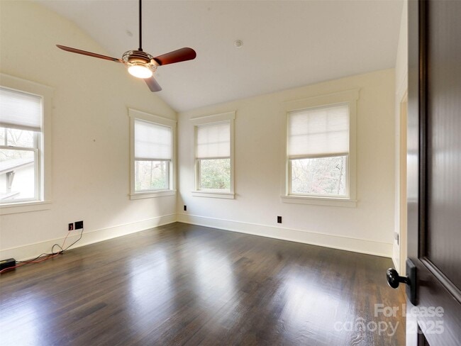 Building Photo - 1413 Devon Dr