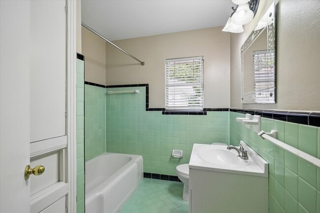 Building Photo - 5610 Evergreen St