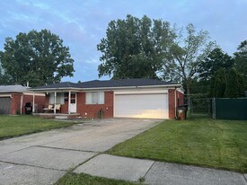 Building Photo - 4922 Sanford Dr