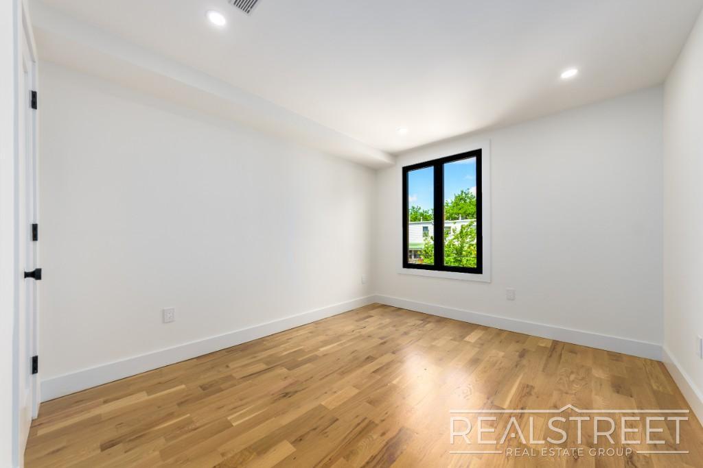 Building Photo - Brand New 3 Bed 2 Bath in Bed Stuy Townhouse!