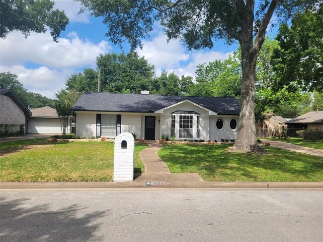 Building Photo - 1409 Drexel Dr