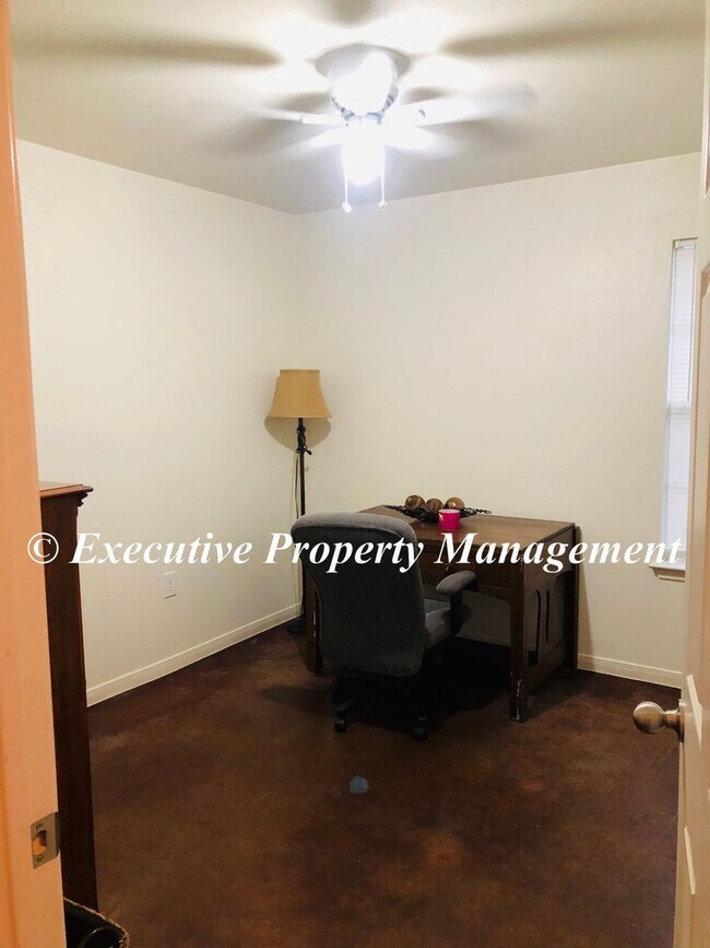 Building Photo - 1208 Westview Dr