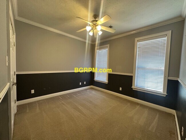 Building Photo - 3 Bed 2 Bath