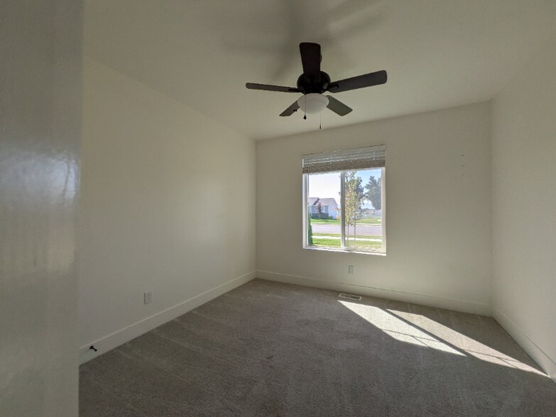 Building Photo - 4153 E Marlin Ave