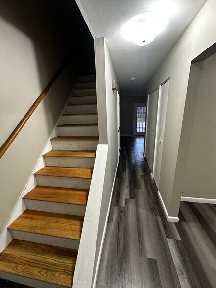 Building Photo - 6846 Emerald Ave