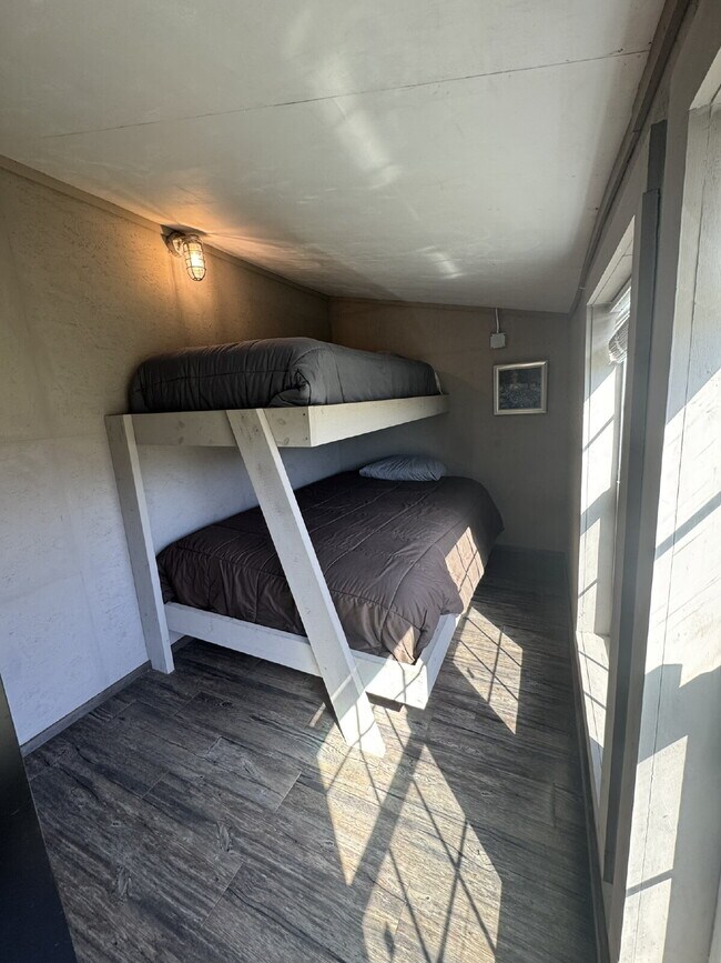 Building Photo - Unique country living in fully furnished cabin! Easy drive to Stephenville.