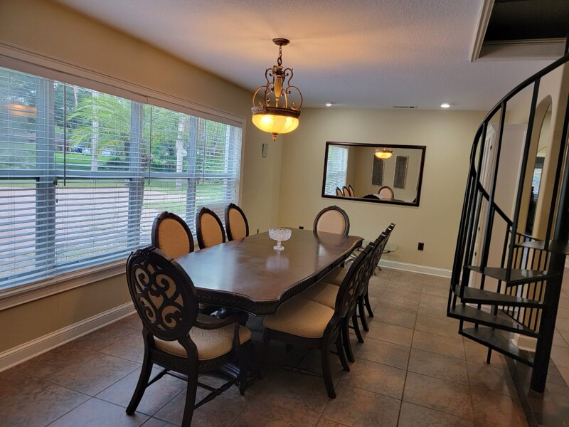 Building Photo - 1103 Ballinger Rd