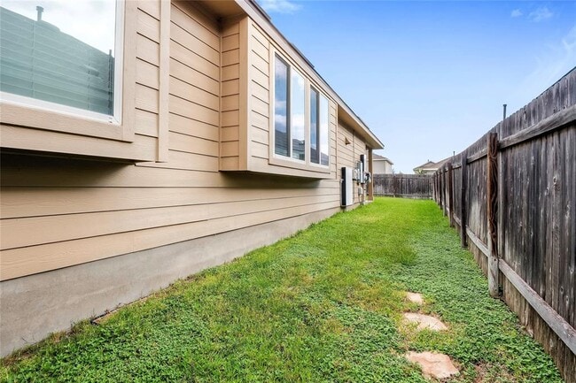 Building Photo - 106 Alford St