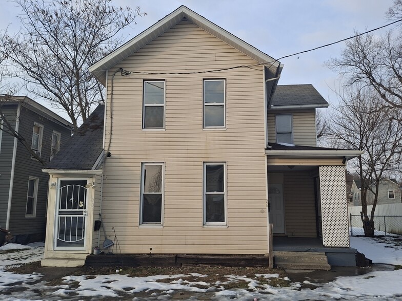 Building Photo - 28 Western Ave