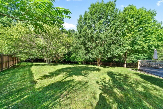 Building Photo - Pet Friendly Three Bedroom!