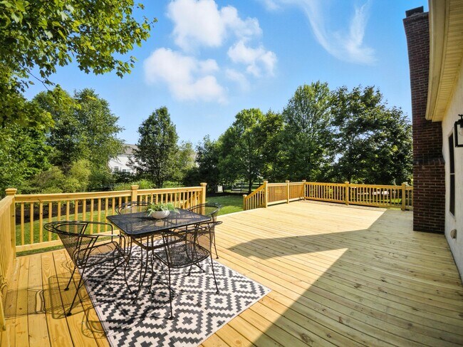 Building Photo - 4256 Landhigh Lakes Dr