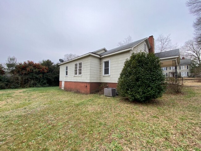 Building Photo - 3/1 close to downtown Shelby, NC