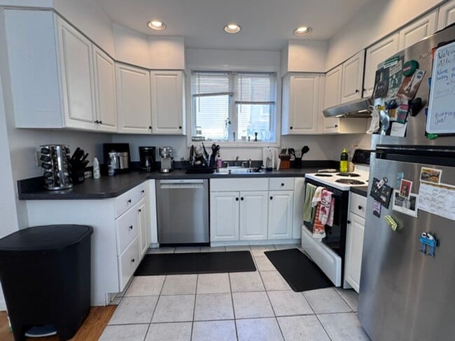 Building Photo - 256 Allston St