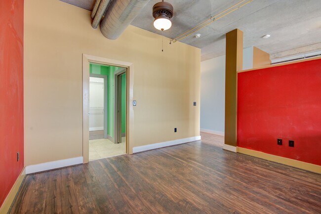 Building Photo - COMING SOON! Affordable Comfort: 1BR/1BA C...