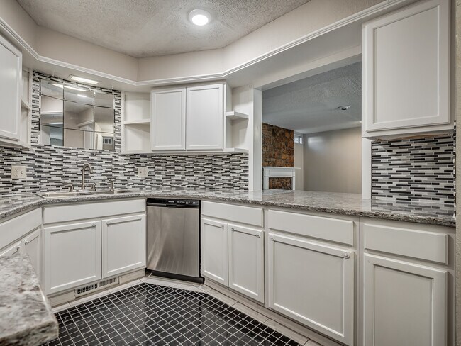 Building Photo - 6409 Miles Ln