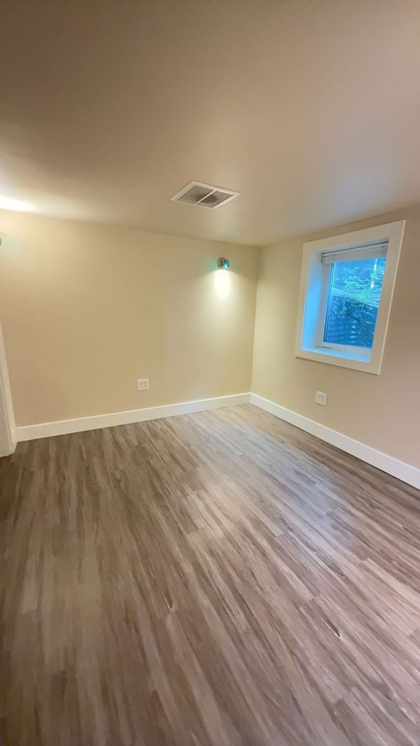 Building Photo - Pre-Leasing for August - 8Bed/2Bath House