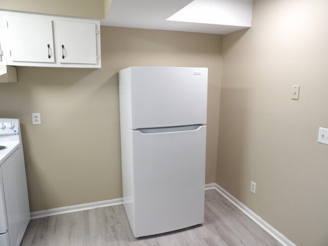 Building Photo - 217 Landings Dr