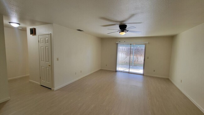 Building Photo - Sunnyside & Montero