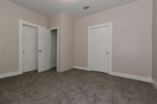 Building Photo - 3814 Roberts St