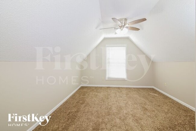 Building Photo - 15211 Maple St