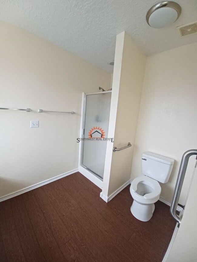 Building Photo - Cozy 2 bedrooms 2 bathroom duplex.