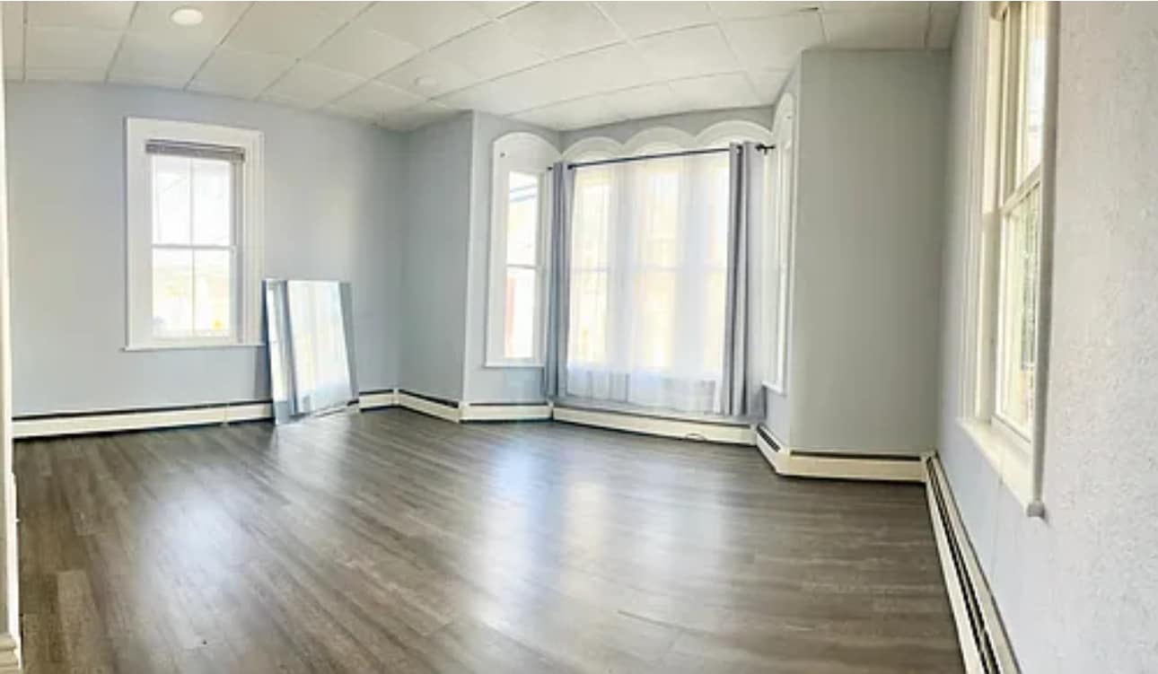 Building Photo - 112 Elm St