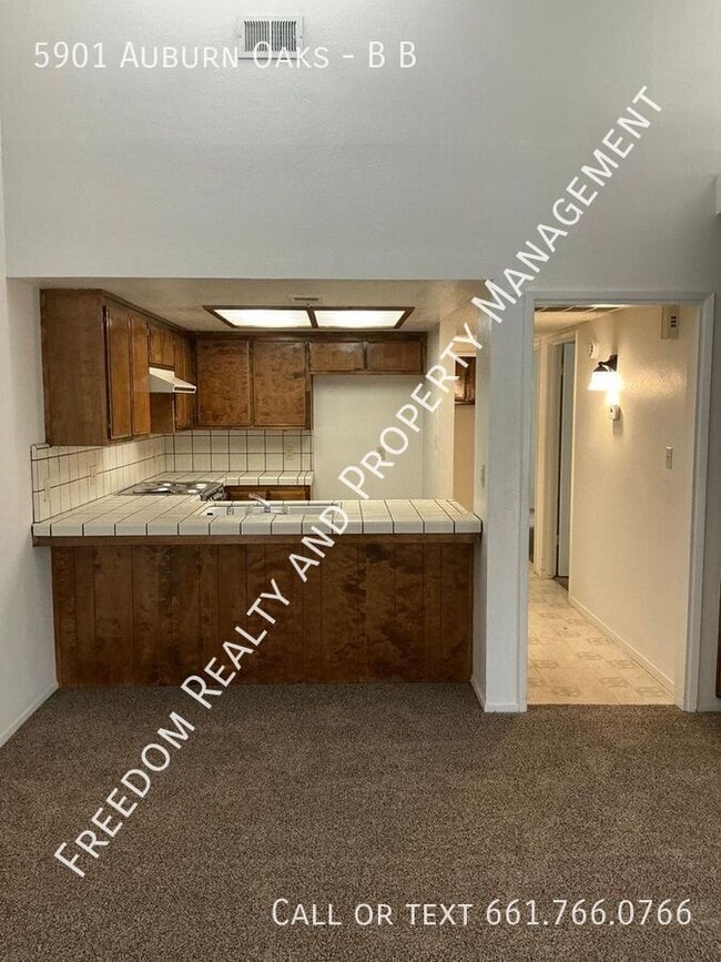 Building Photo - 5901 Auburn Oaks Dr