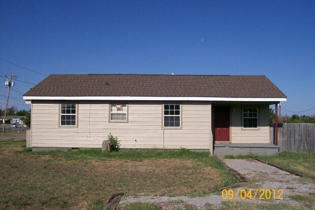 Building Photo - 2602 NW Commerce Cir