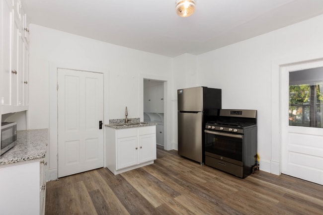 Building Photo - 3449 Snelling Ave