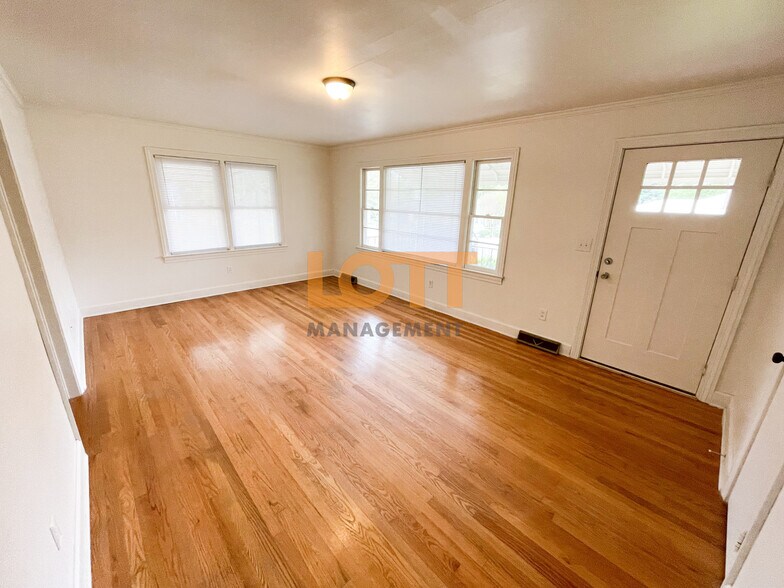 Building Photo - 3 Juanita Ct