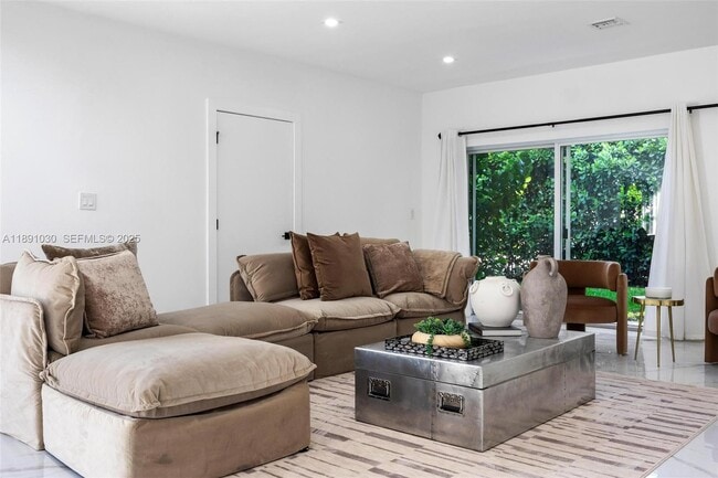 Building Photo - 1651 SW 13th Ave