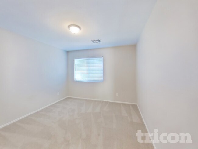 Building Photo - 5871 E Everhart Ln