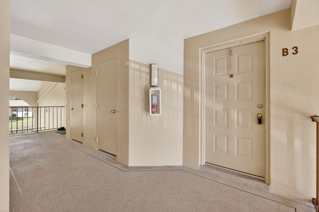 Building Photo - 624 Sea Pine Way