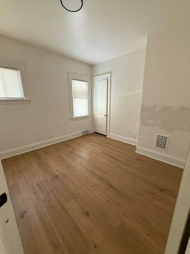 Building Photo - 3410 E 135th St