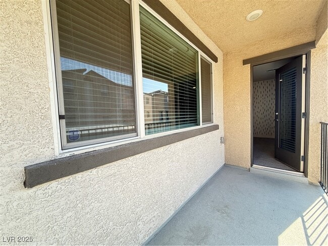 Building Photo - 2662 Champagne Gold Ave
