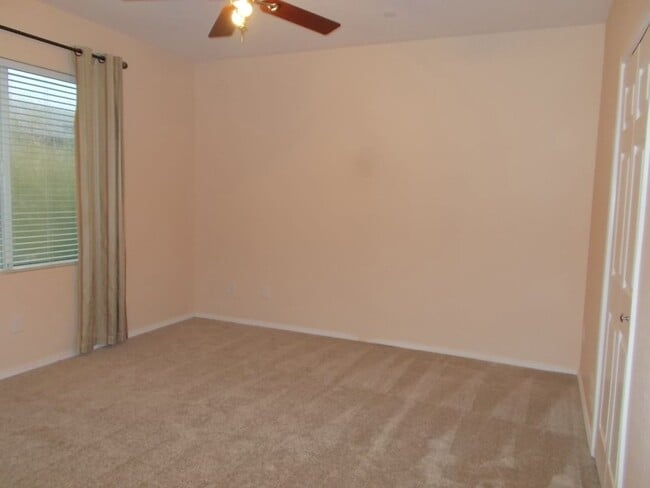 Building Photo - Spacious 2 Bedroom + Den, 2 Bath Condo in a Gated Community