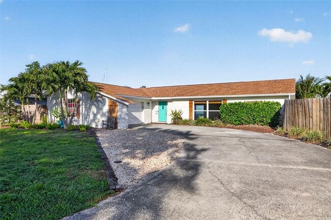 Building Photo - 4200 Beach Dr SE