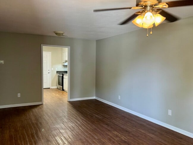 Building Photo - 001 University Ct