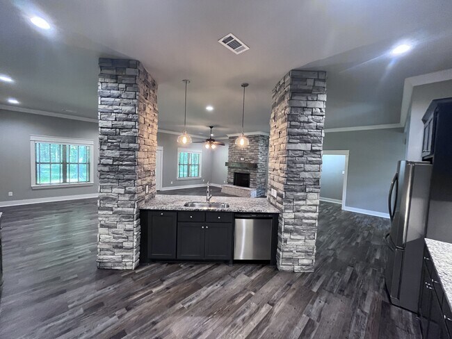 Building Photo - 206 Bridgewood Dr