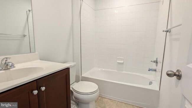 Building Photo - 11 Edinburgh Ct