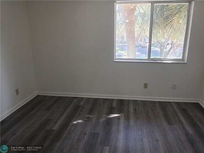 Building Photo - 724 NW 91st Terrace